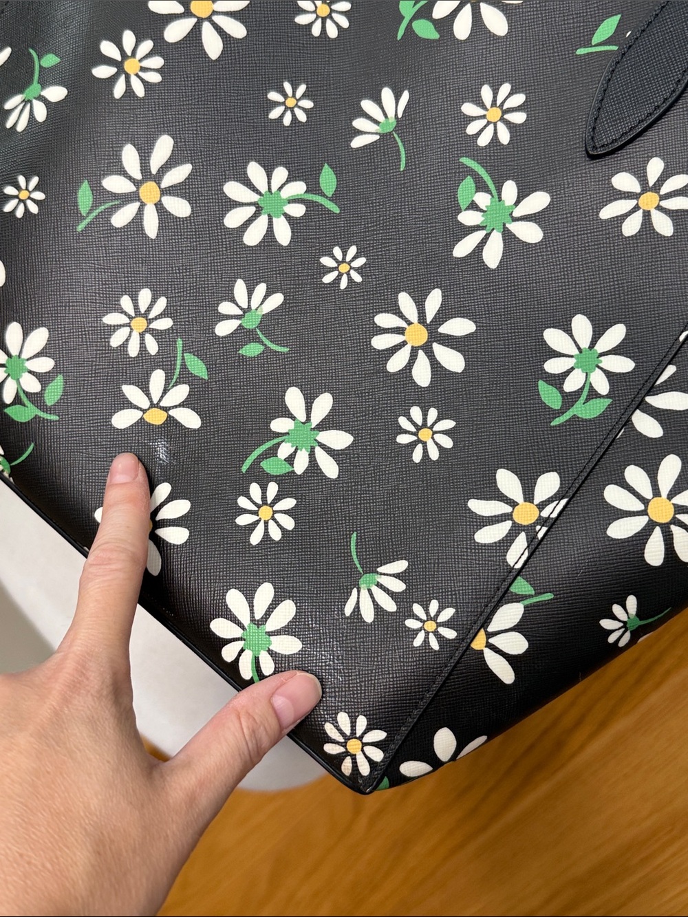 kate spade Black Daisy-Print Tote with White & Green Floral Motif - Picture 8 of 8